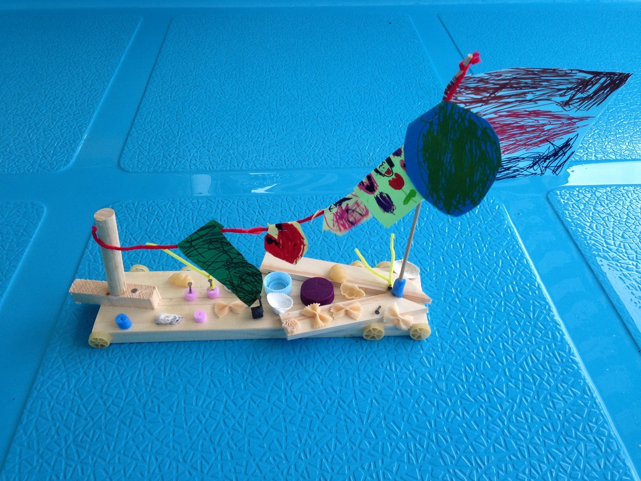航海中のヨット　ゆり（4歳児クラス）